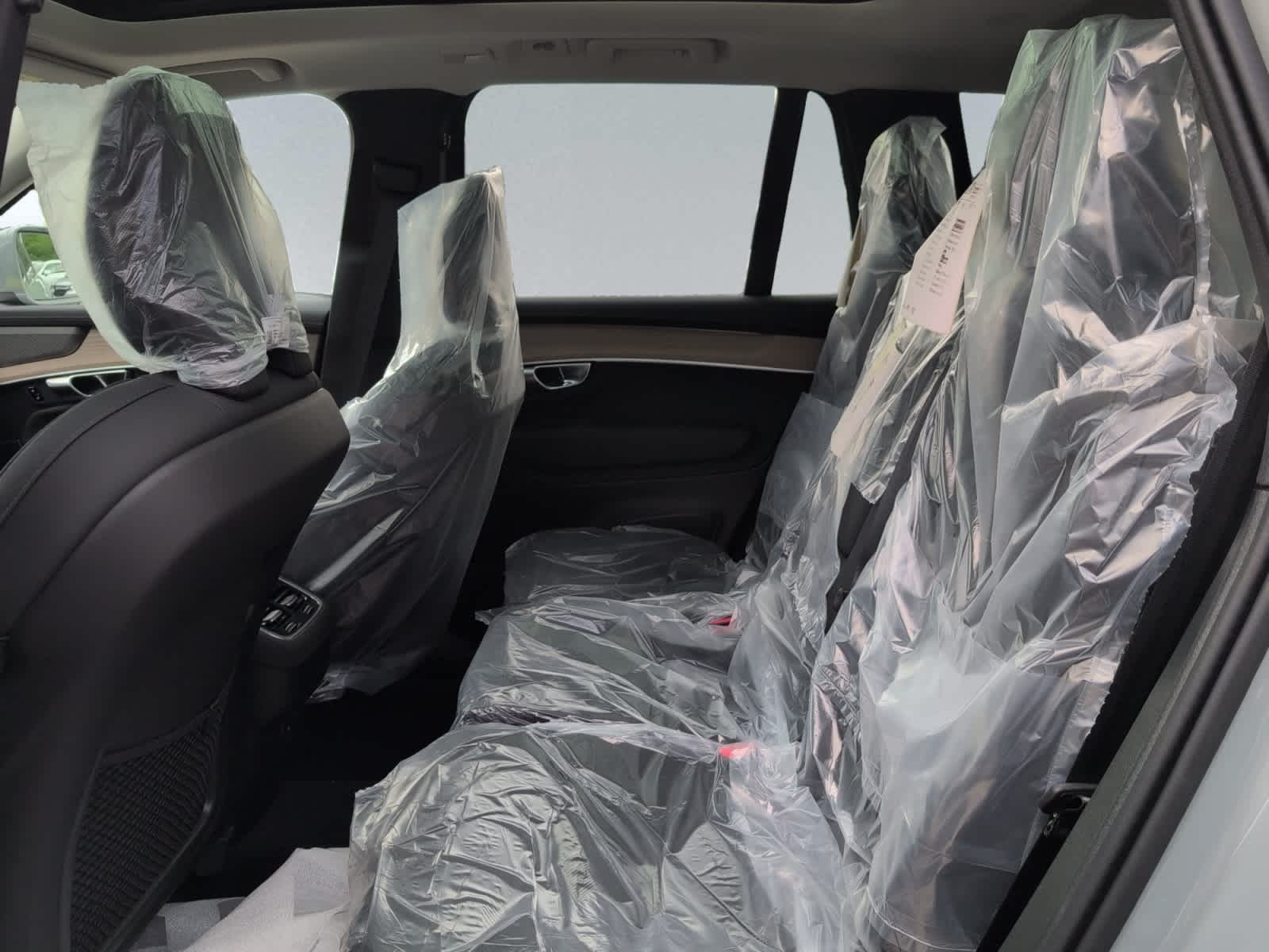 2026 Volvo XC90 Plus - Photo 18