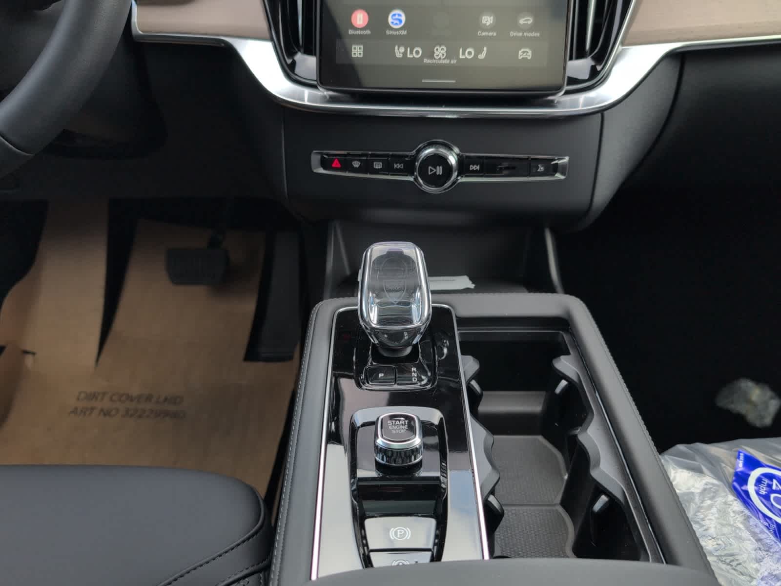 2026 Volvo XC90 Plus - Photo 16