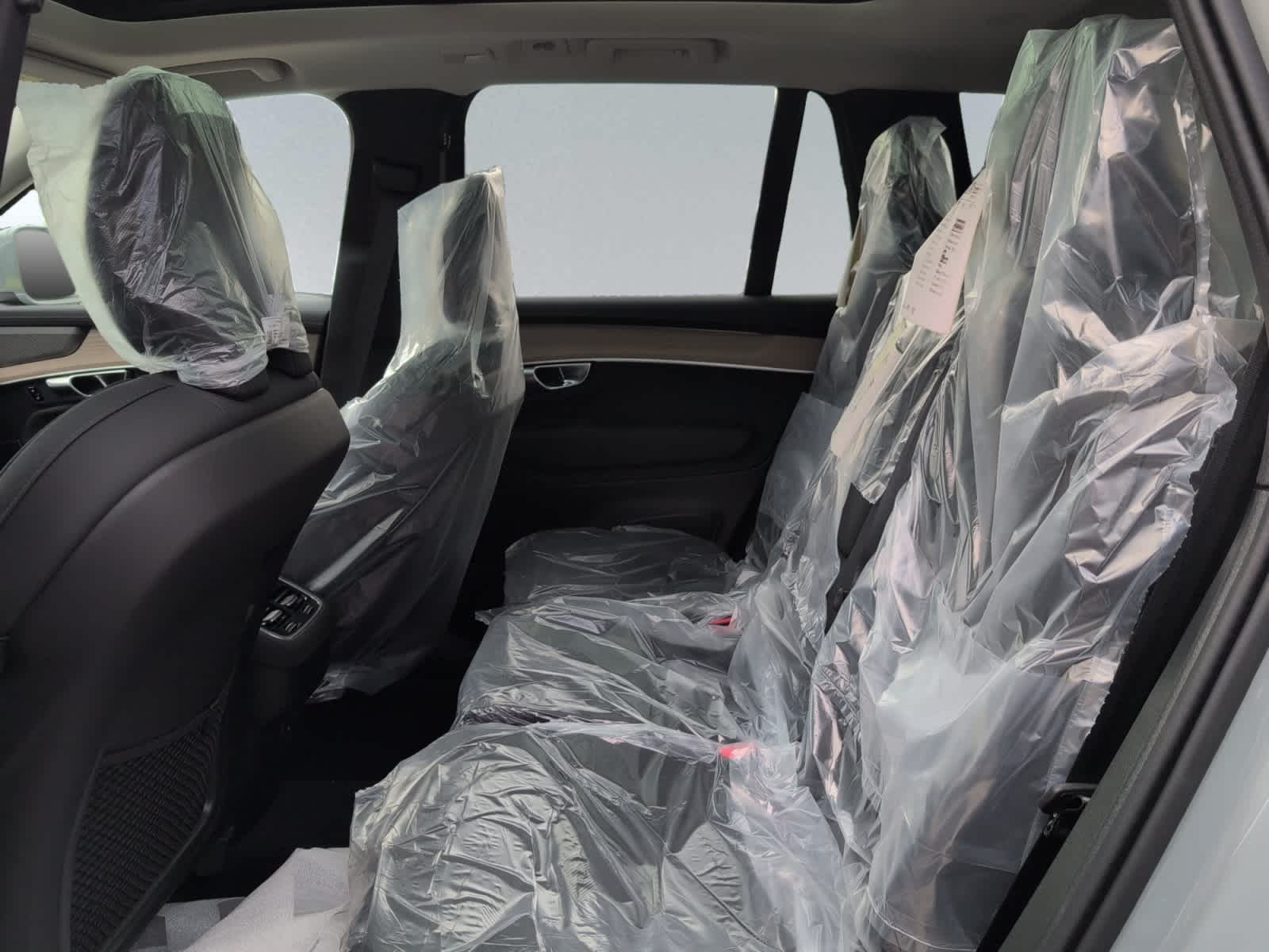 2026 Volvo XC90 Plus - Photo 18