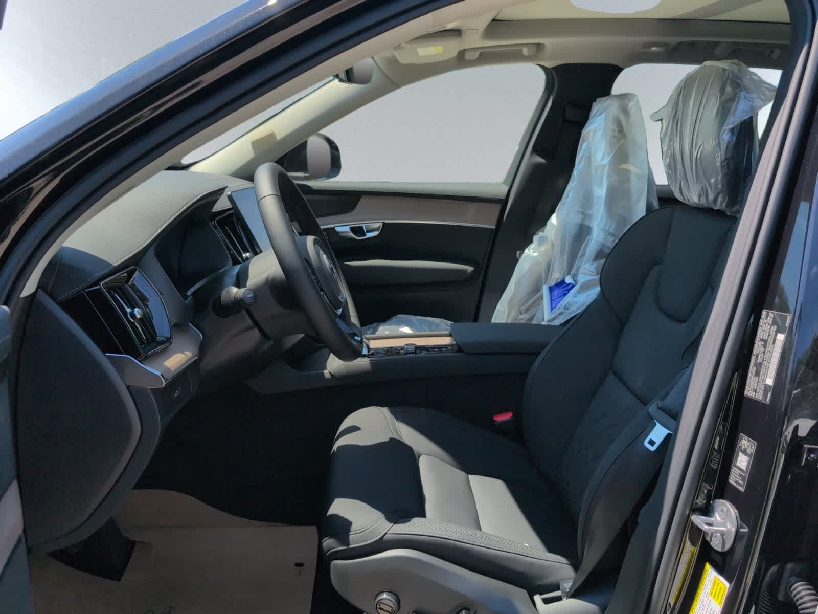 2026 Volvo XC90 Plus - Photo 7