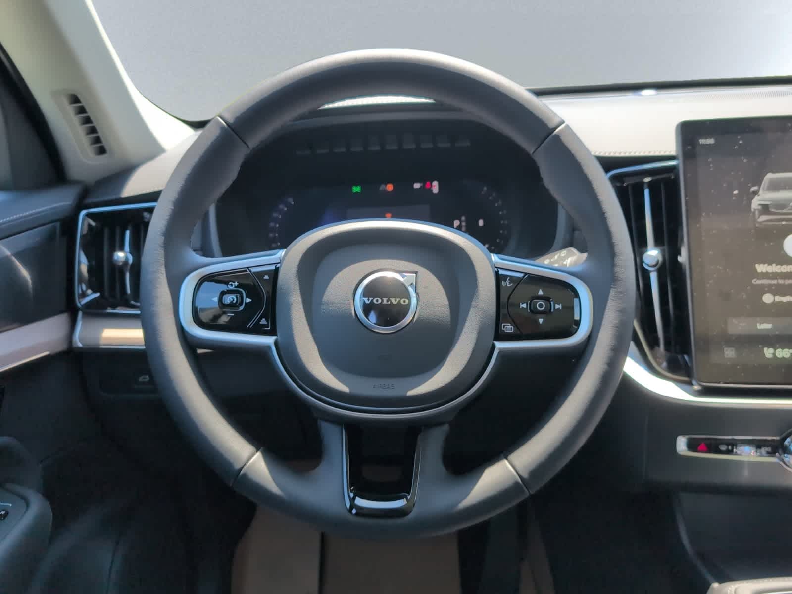 2026 Volvo XC90 Plus - Photo 17
