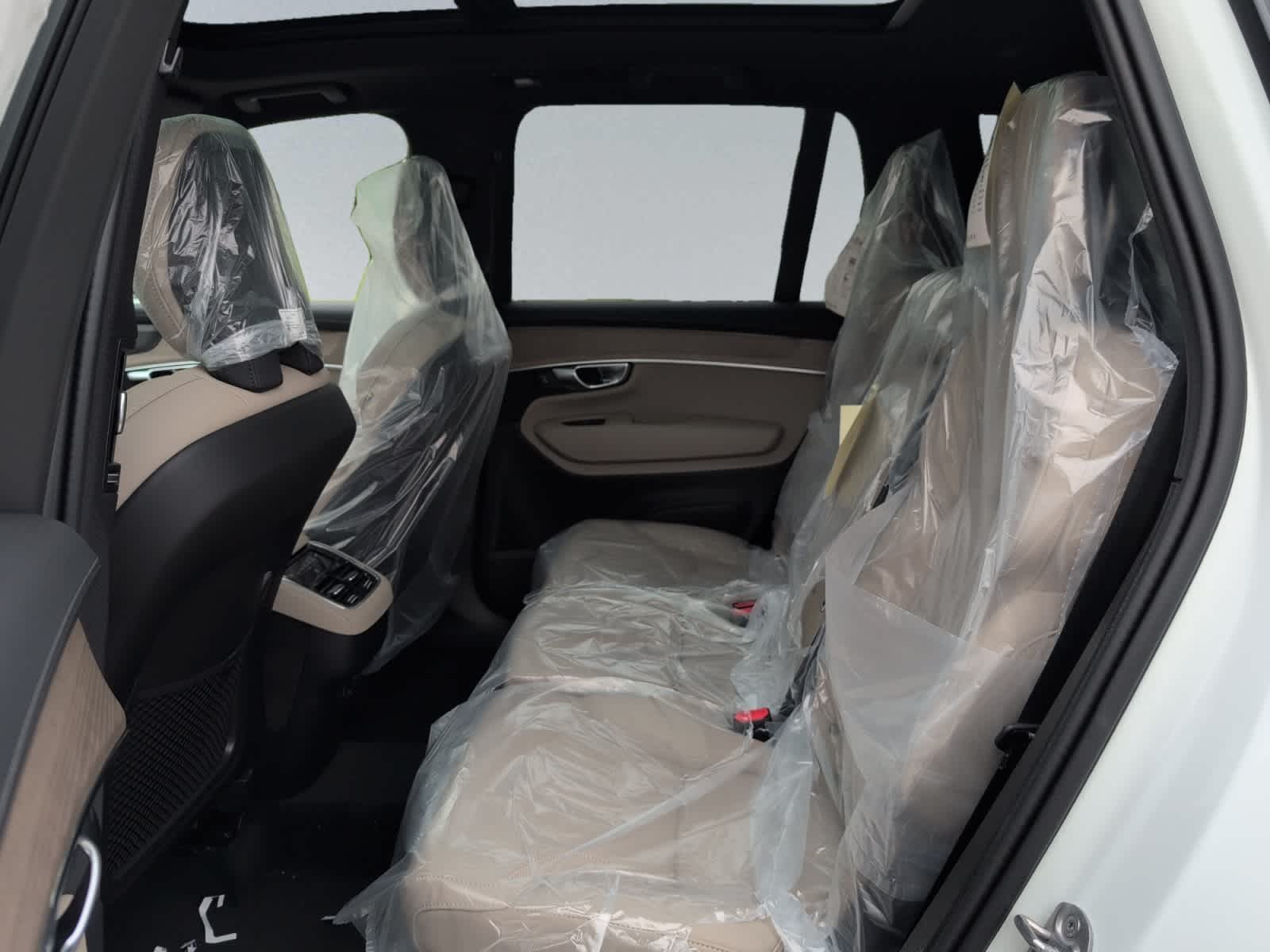 2026 Volvo XC90 Plus - Photo 18