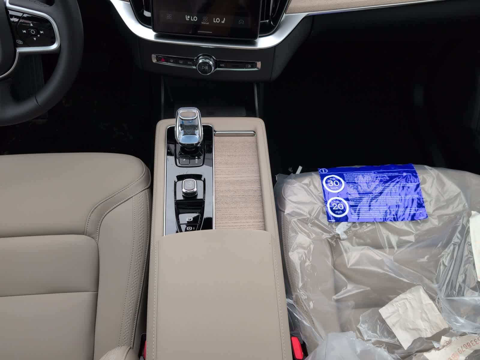 2026 Volvo XC90 Plus - Photo 15