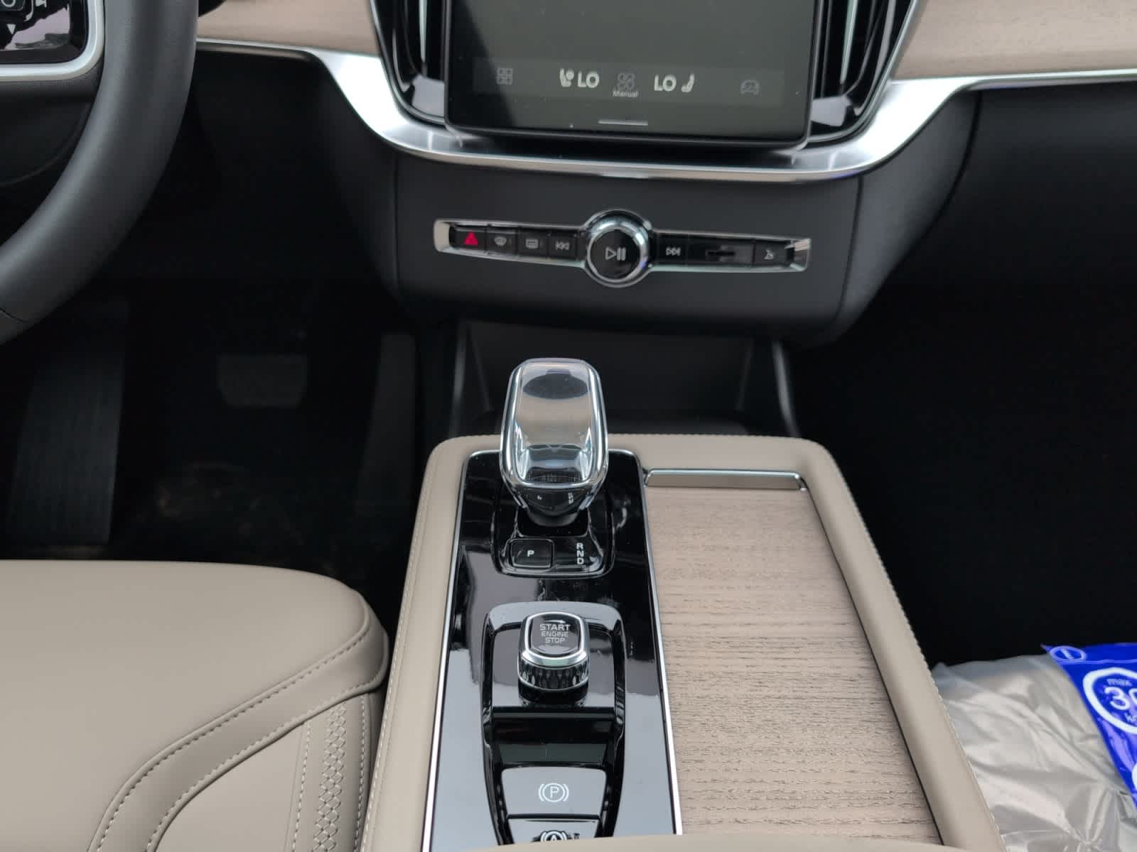 2026 Volvo XC90 Plus - Photo 16