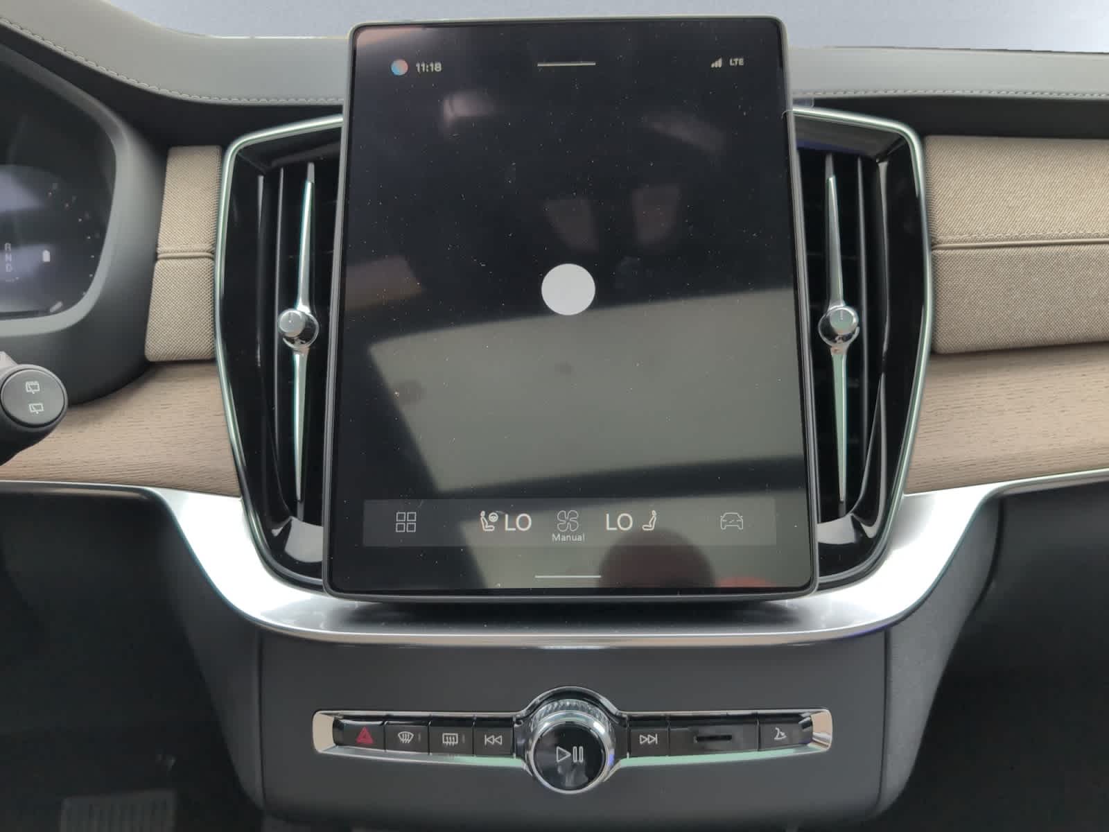 2026 Volvo XC90 Plus - Photo 14