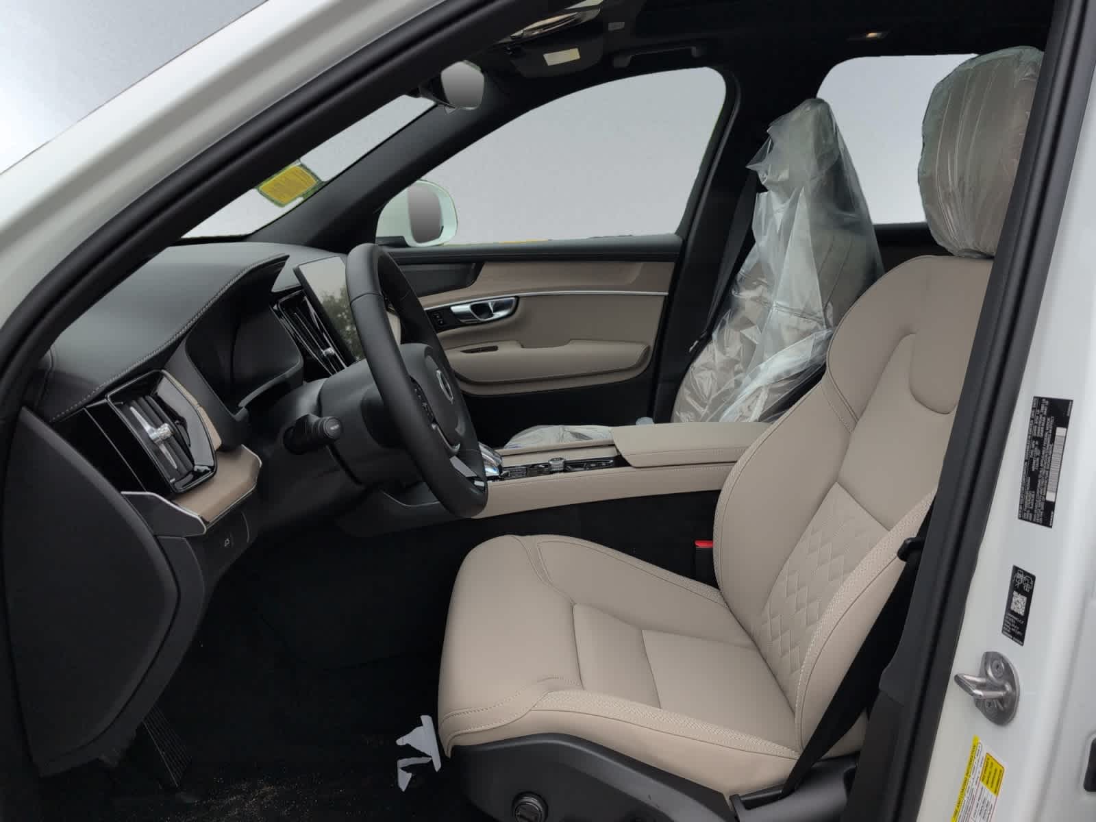 2026 Volvo XC90 Plus - Photo 6
