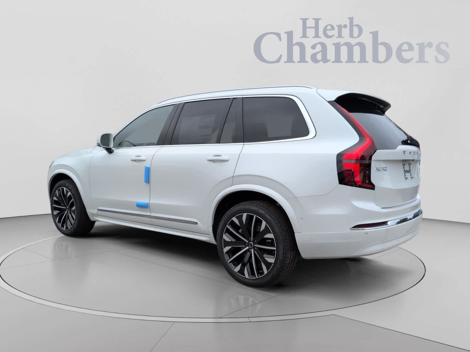 2026 Volvo XC90 Plus - Photo 3