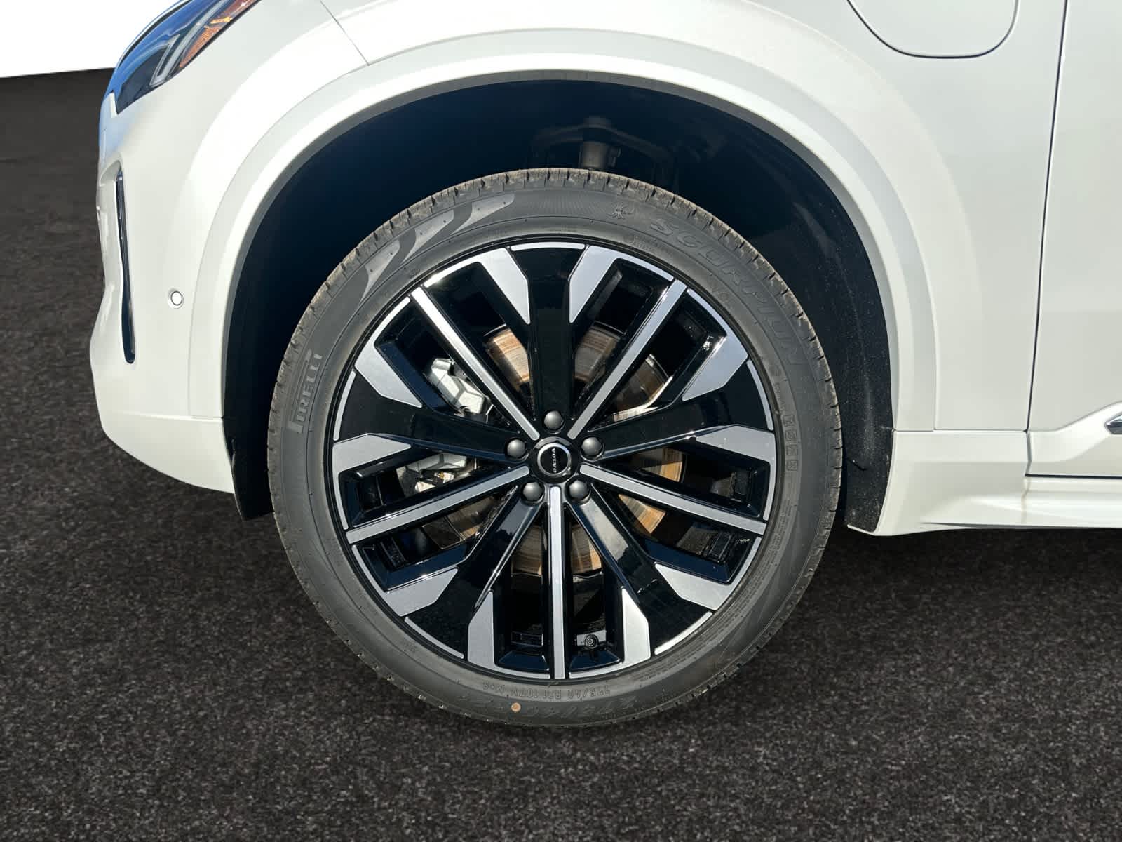 2025 Volvo XC90 Plus - Photo 9