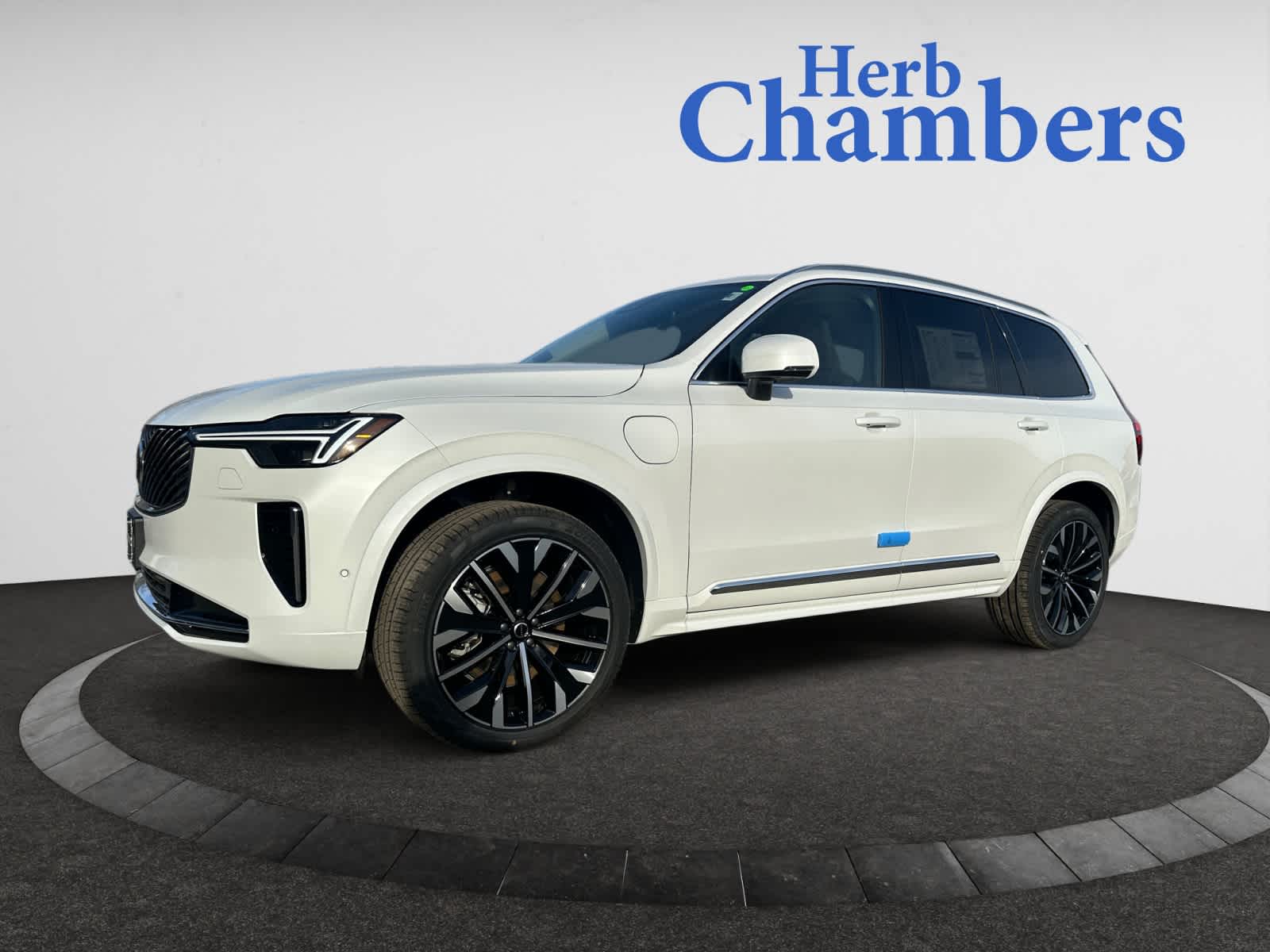 2025 Volvo XC90 Plus - Photo 10