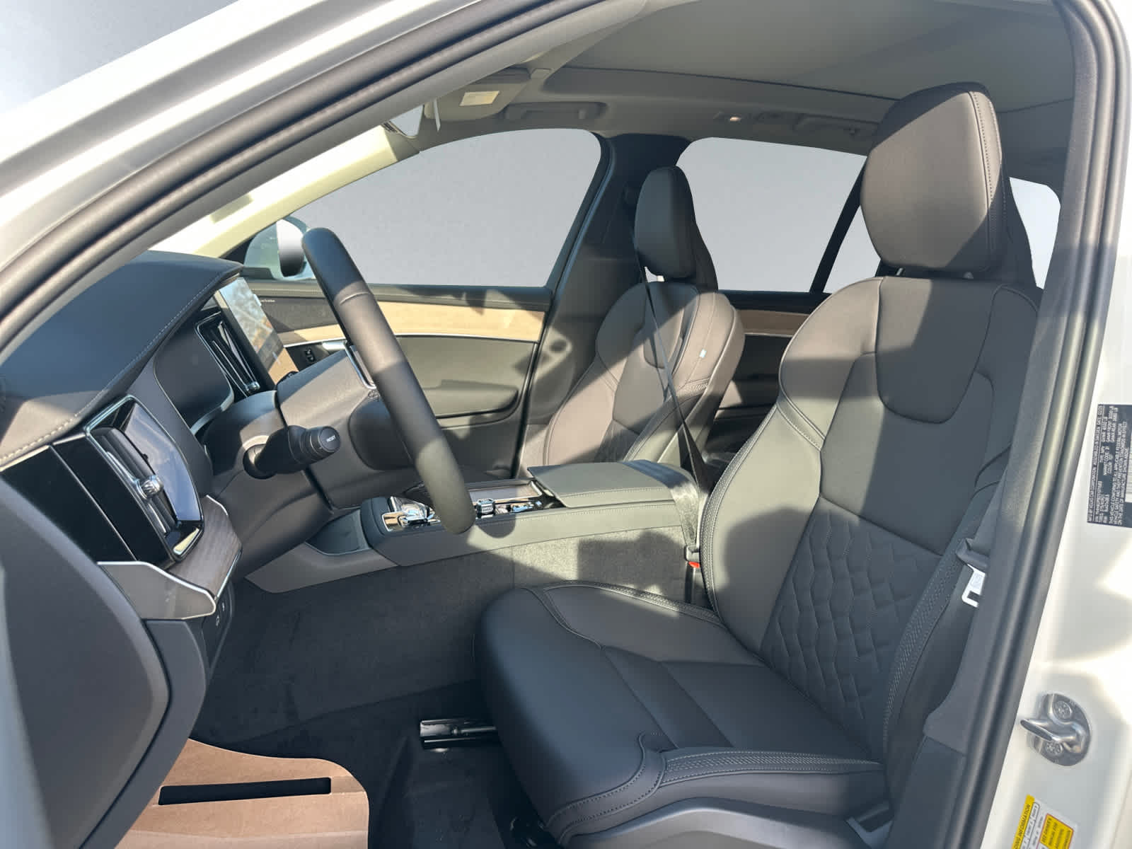 2025 Volvo XC90 Plus - Photo 7