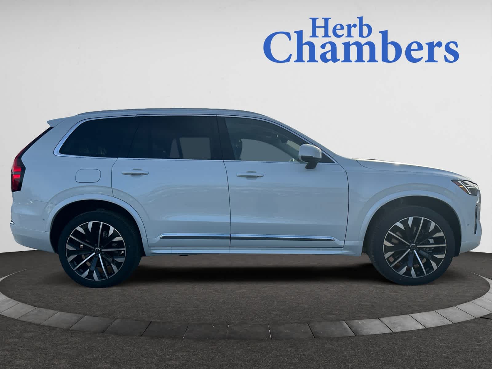 2025 Volvo XC90 Plus - Photo 11