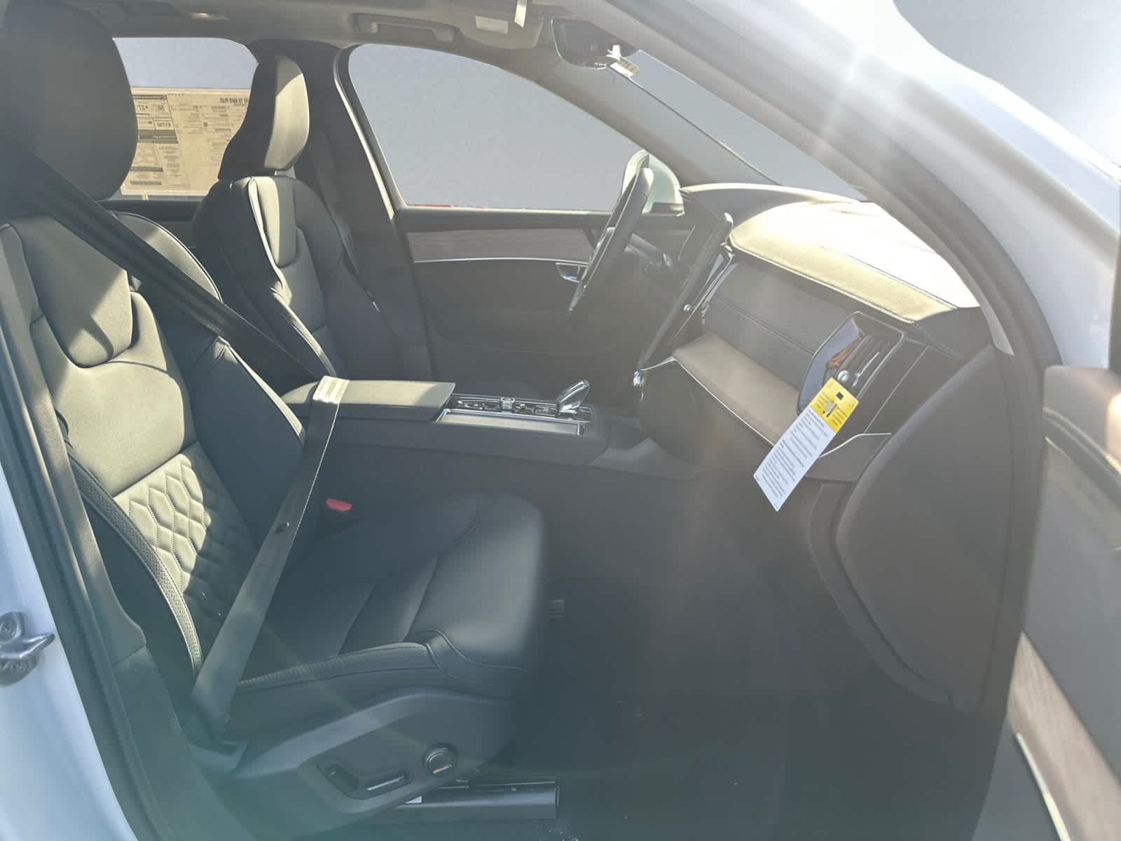 2025 Volvo XC90 Plus - Photo 19