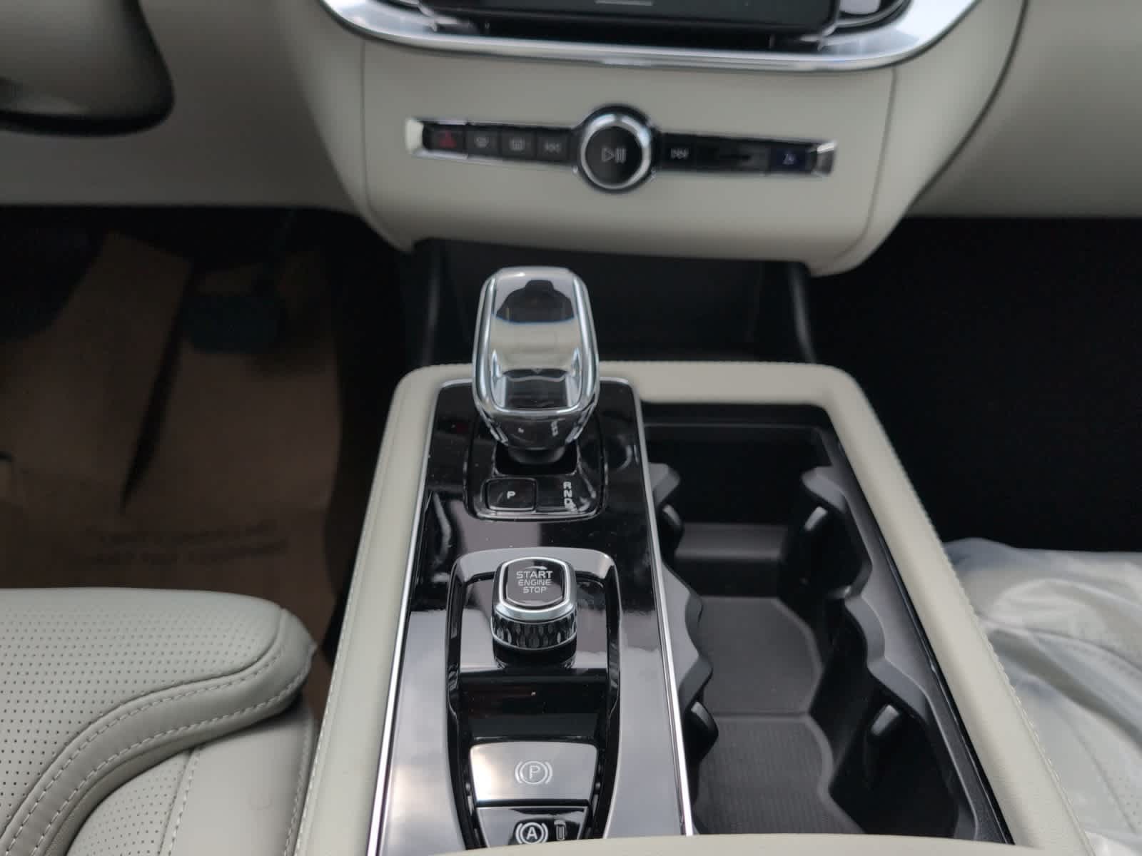 2026 Volvo XC90 Ultra - Photo 16