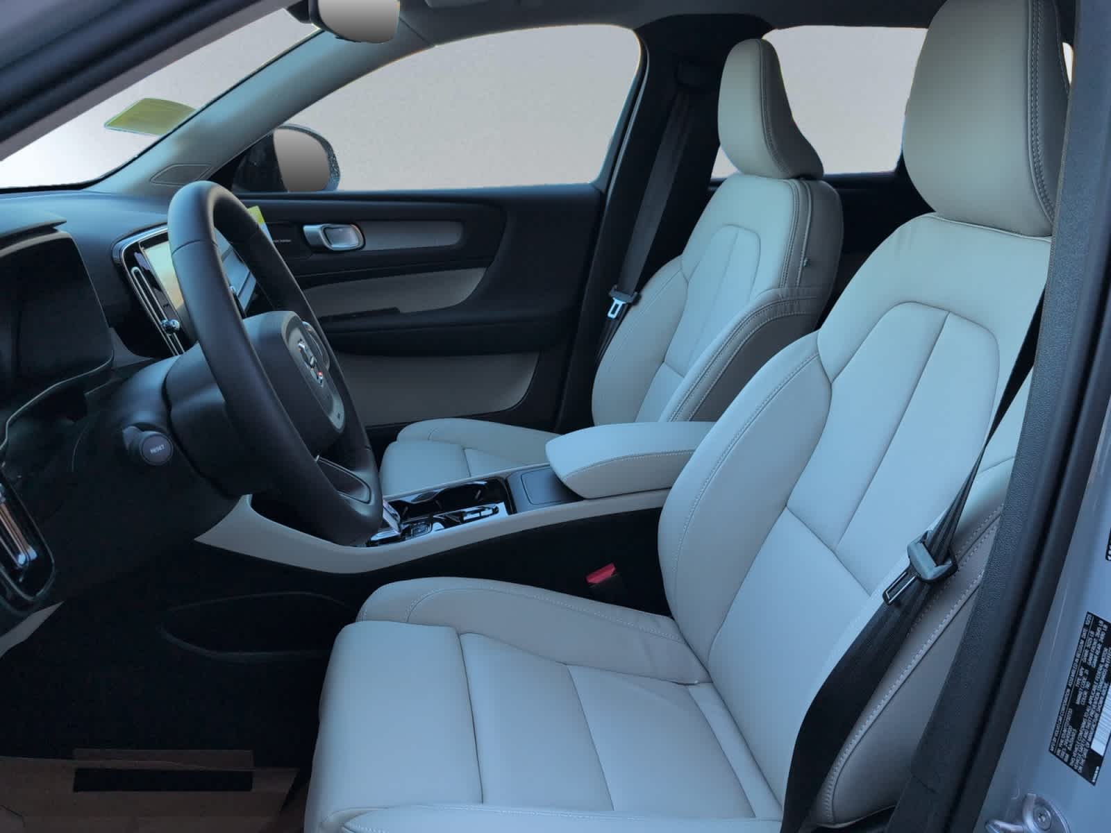 2026 Volvo XC40 Ultra - Photo 7
