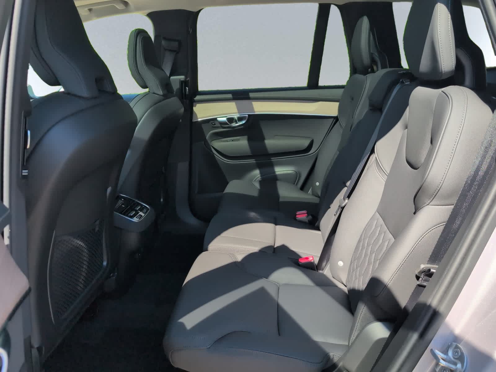 2026 Volvo XC90 Plus - Photo 18