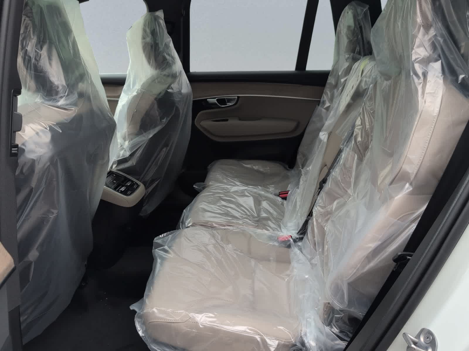 2026 Volvo XC90 Plus - Photo 18