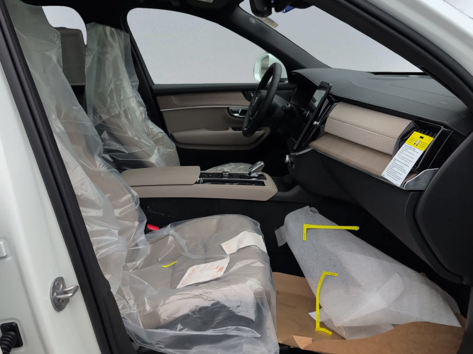 2026 Volvo XC90 Plus - Photo 19