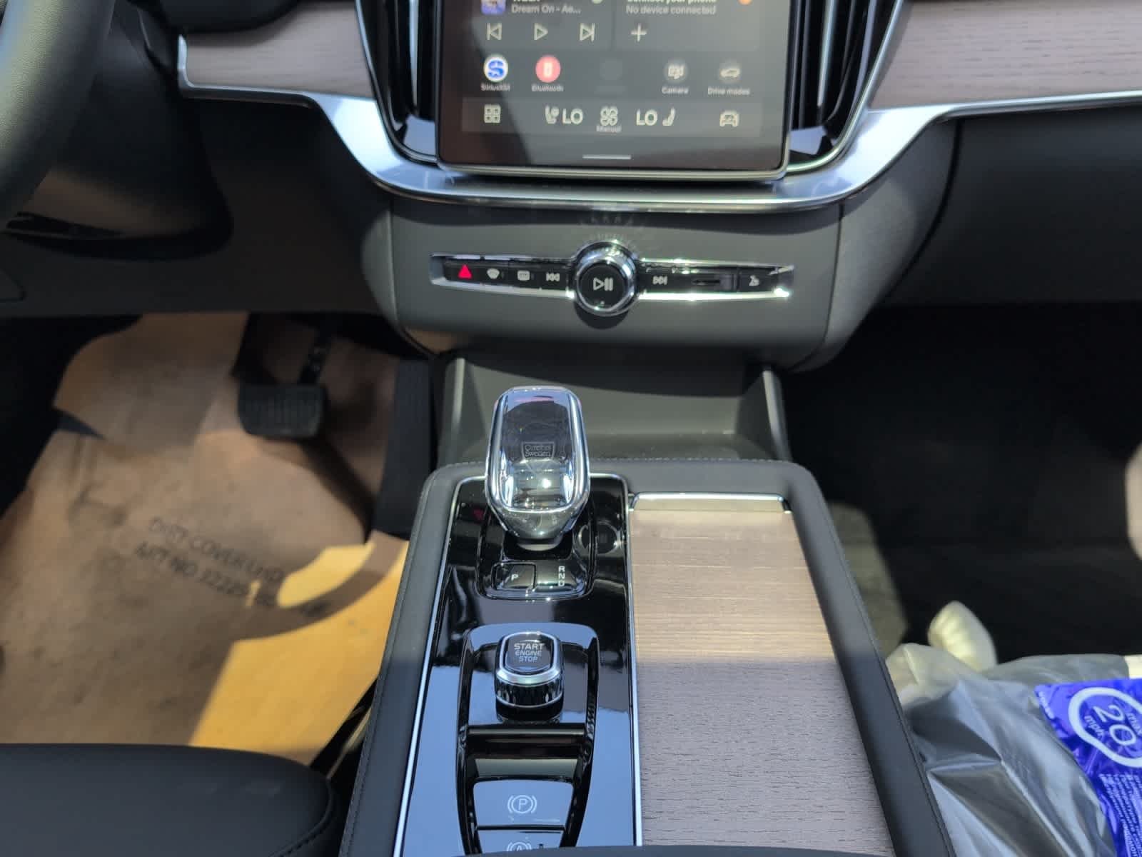 2026 Volvo XC90 Plus - Photo 16