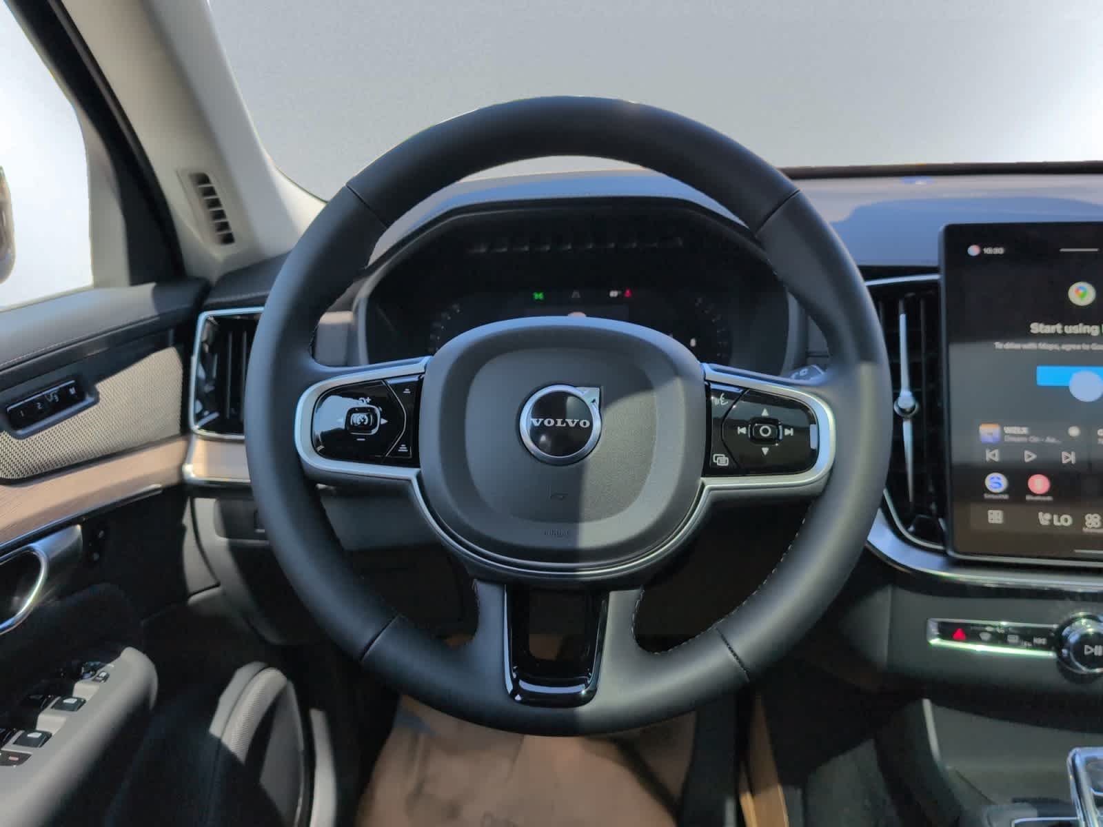 2026 Volvo XC90 Plus - Photo 17