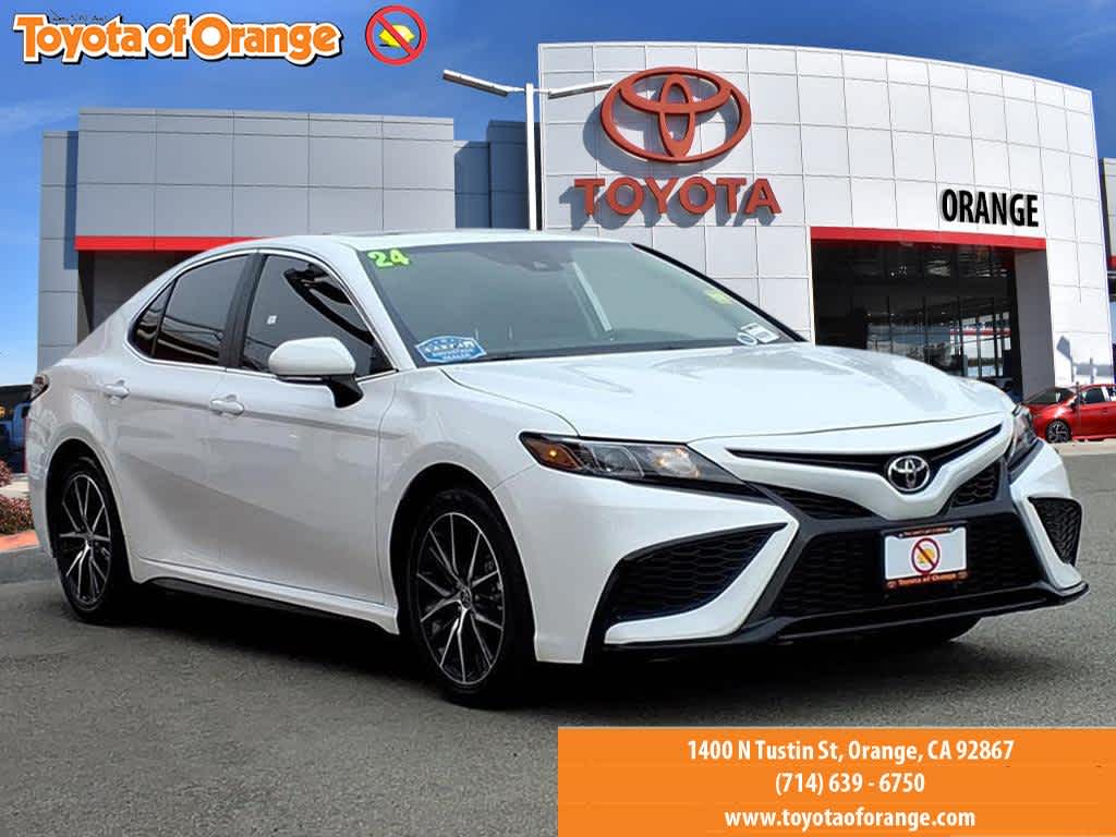 2024 Toyota Camry SE's photo