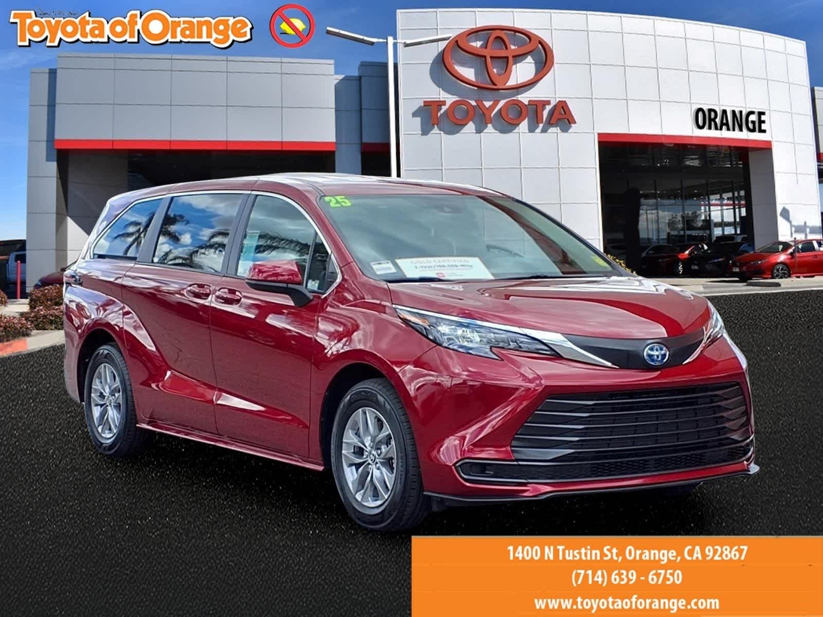 2025 Toyota Sienna LE 8-Passenger Hybrid FWD's photo