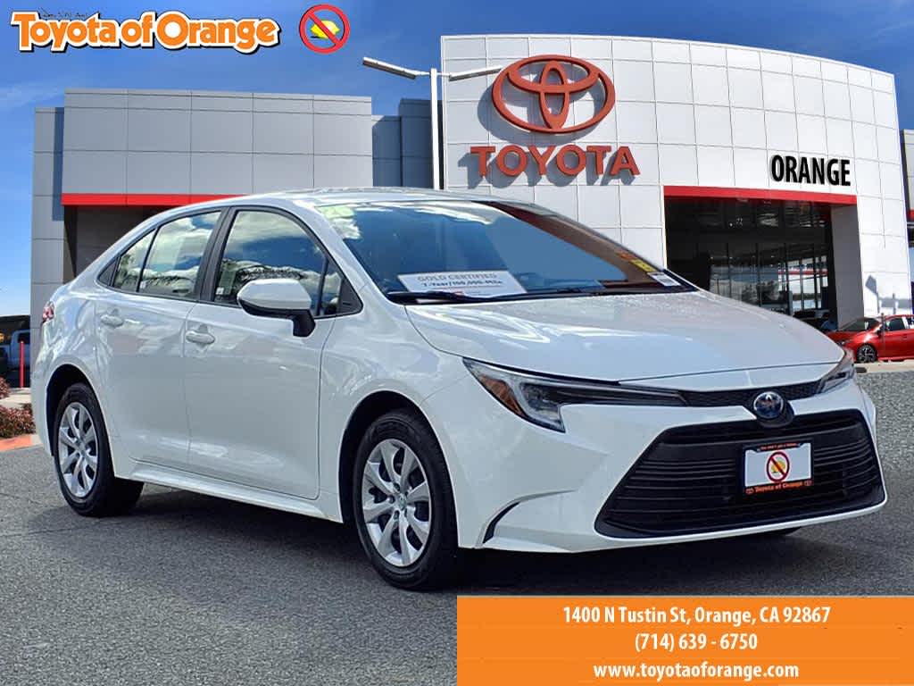 2025 Toyota Corolla LE's photo