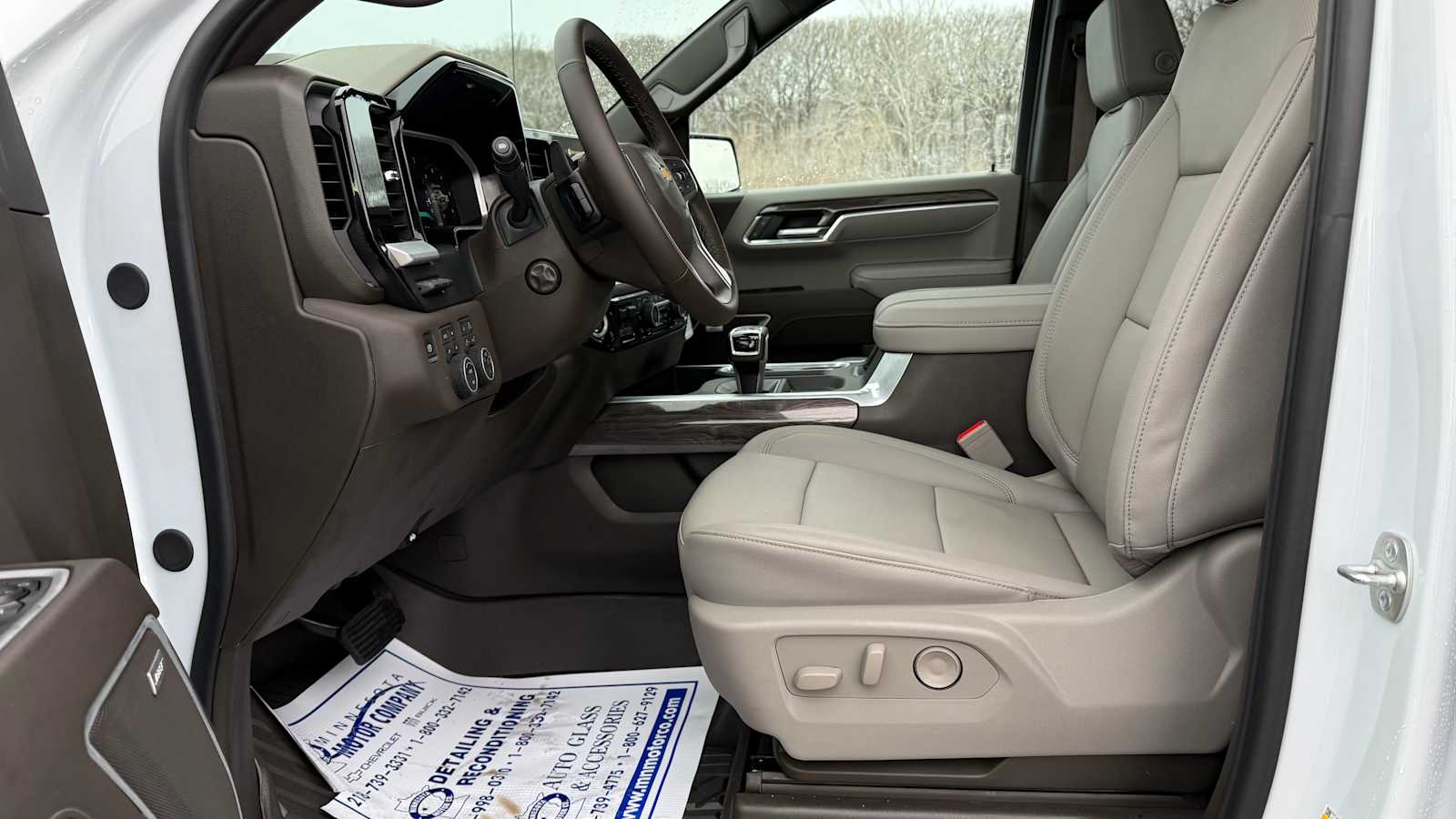 View vehicle photo 7