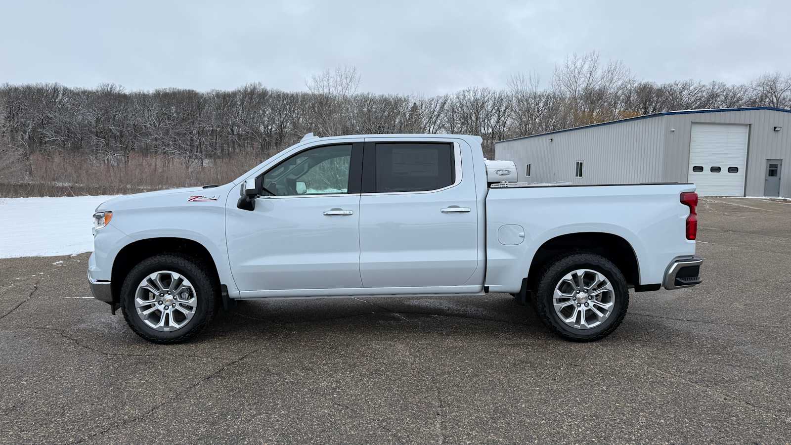 View vehicle photo 6