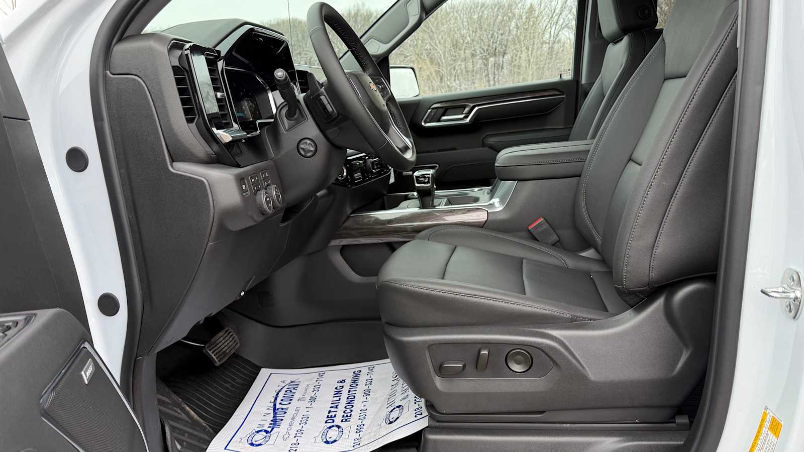 View vehicle photo 7