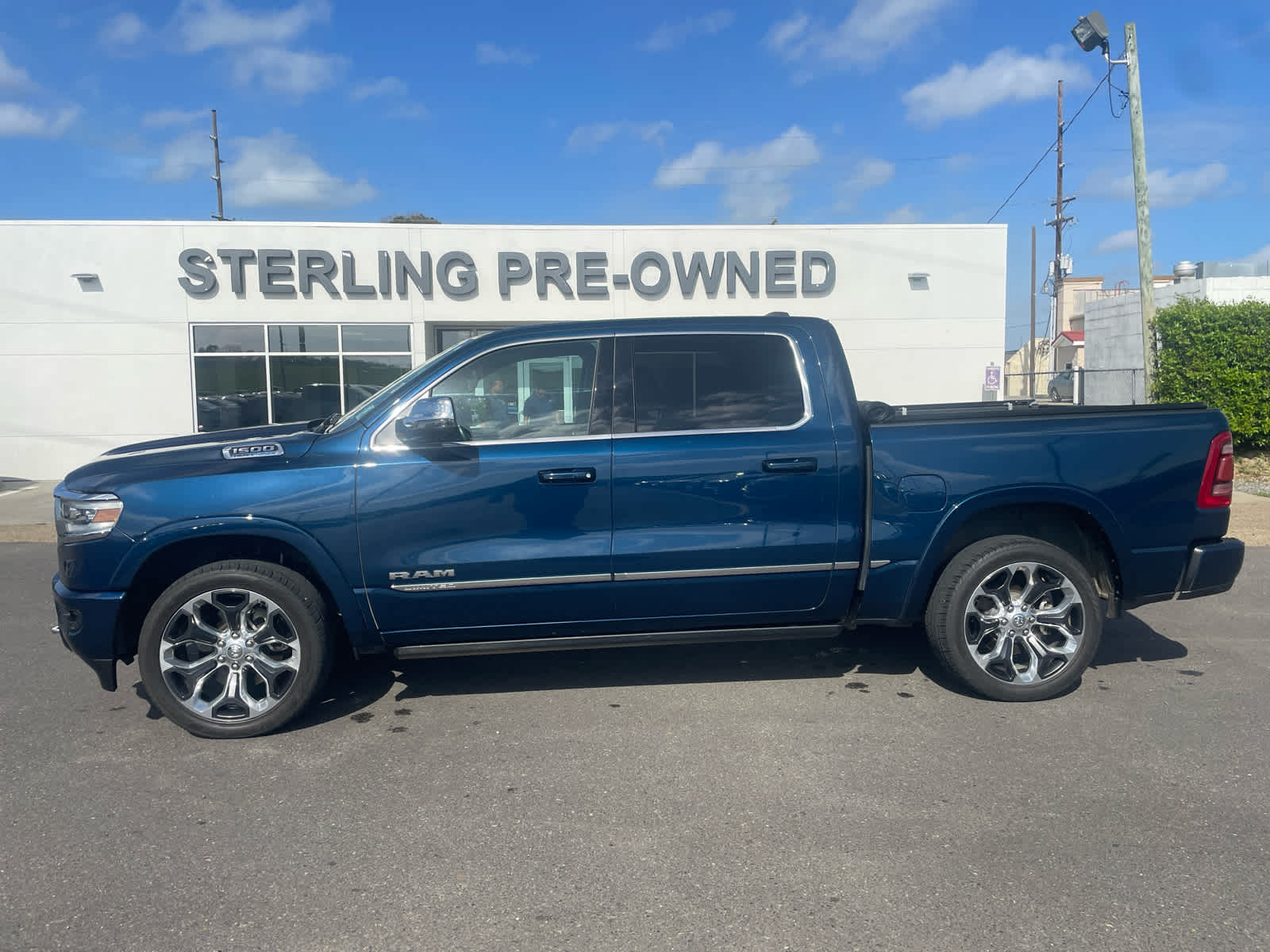 View vehicle photo 2