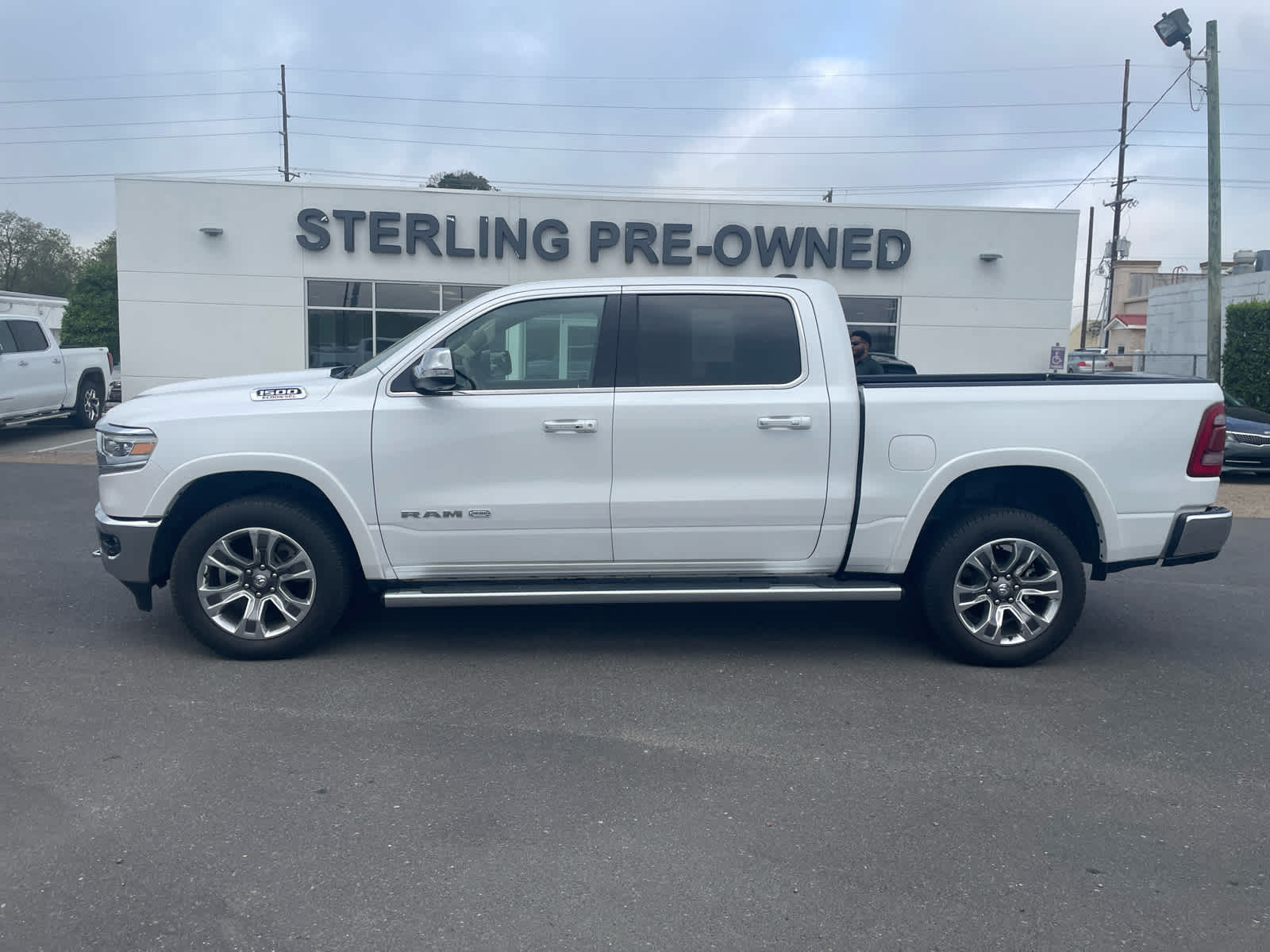 View vehicle photo 2