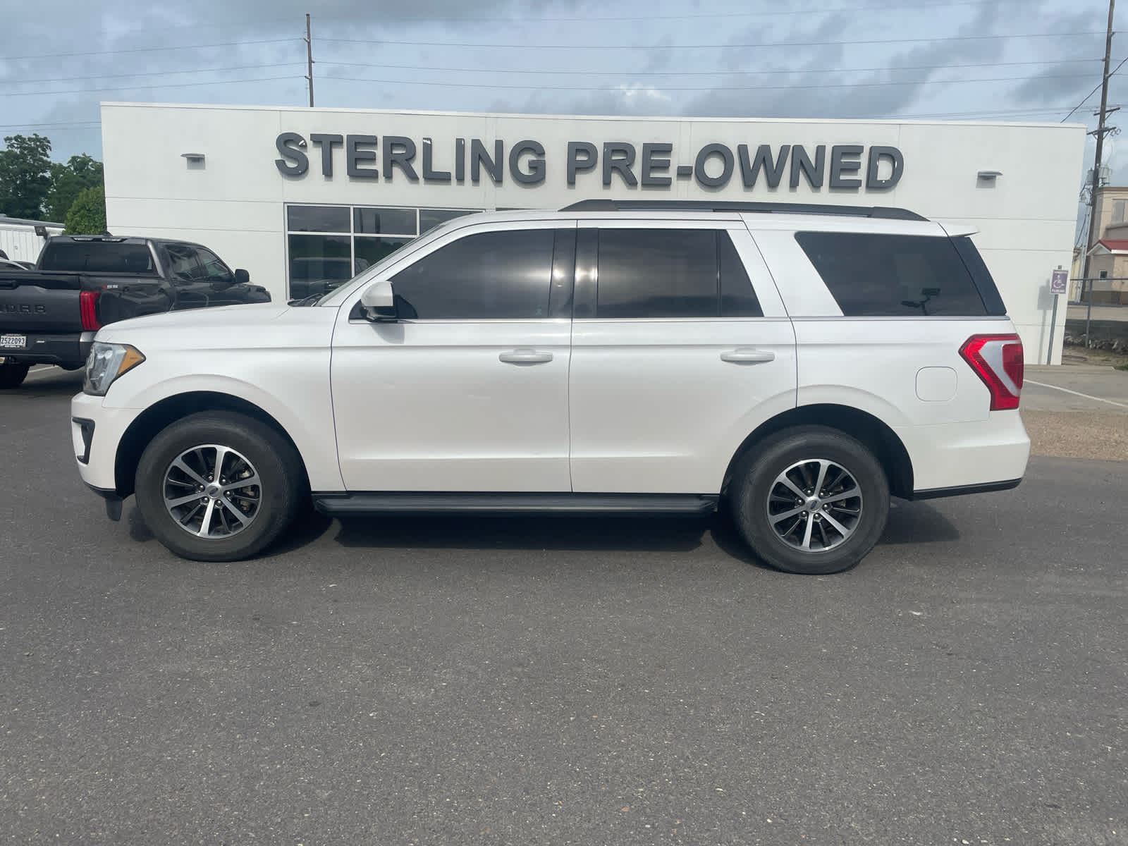 View vehicle photo 2