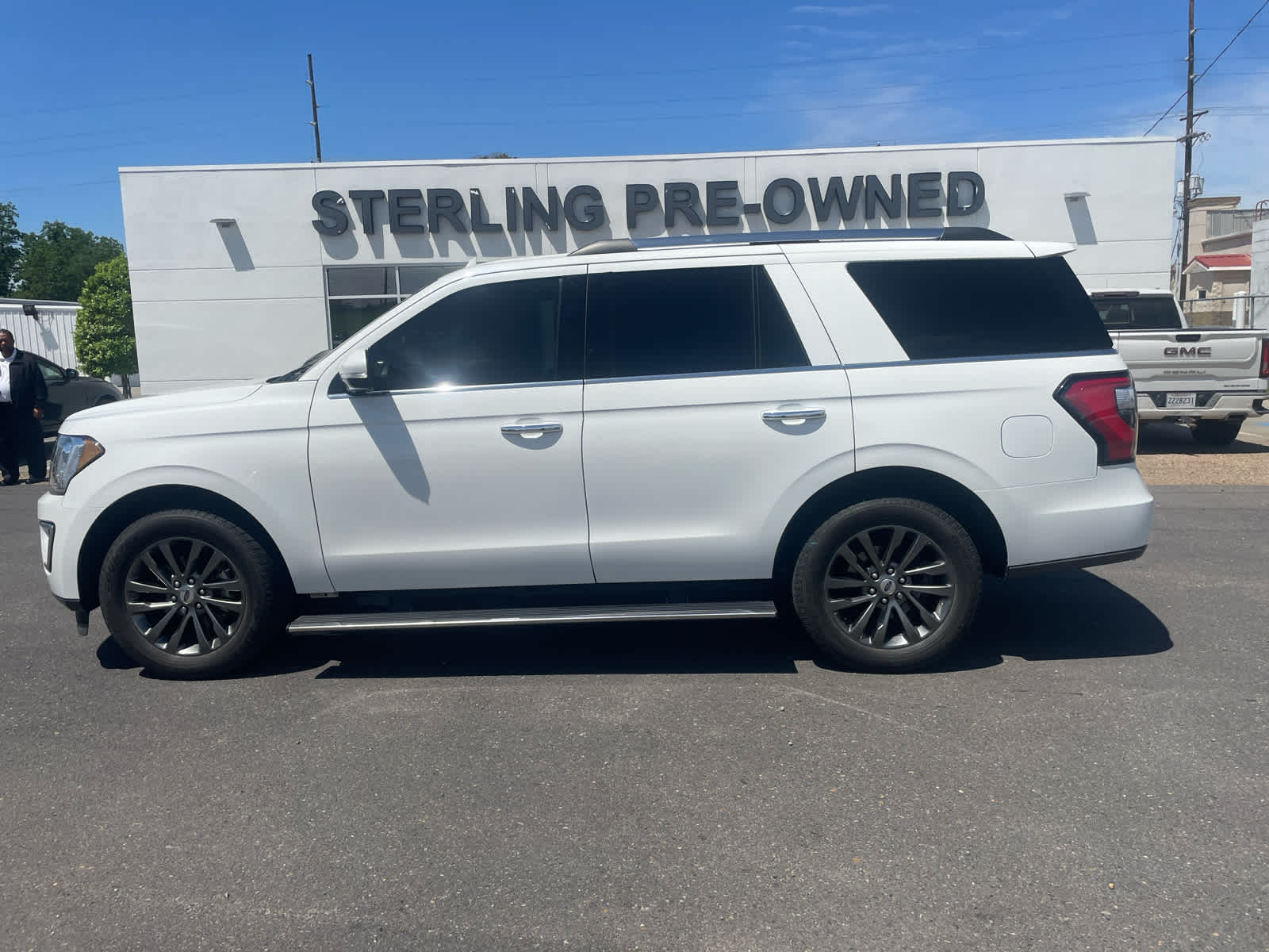 View vehicle photo 2