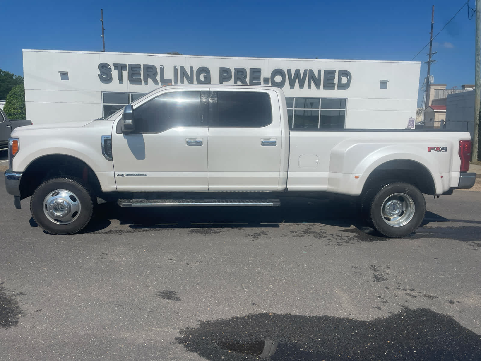 View vehicle photo 2
