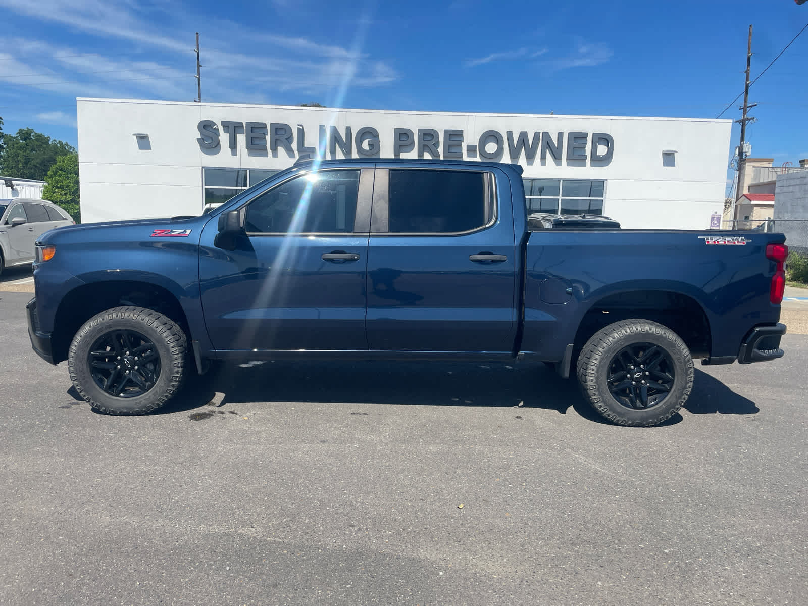 View vehicle photo 2