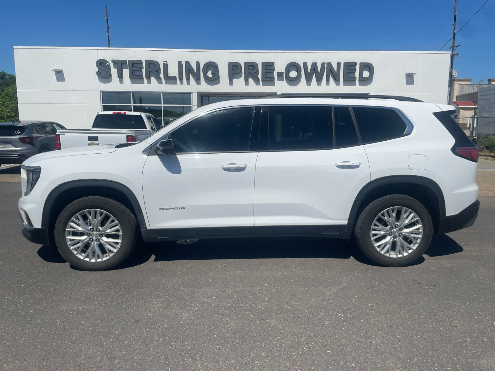 View vehicle photo 2