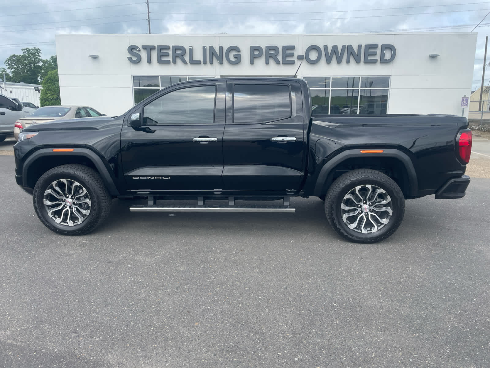 View vehicle photo 2