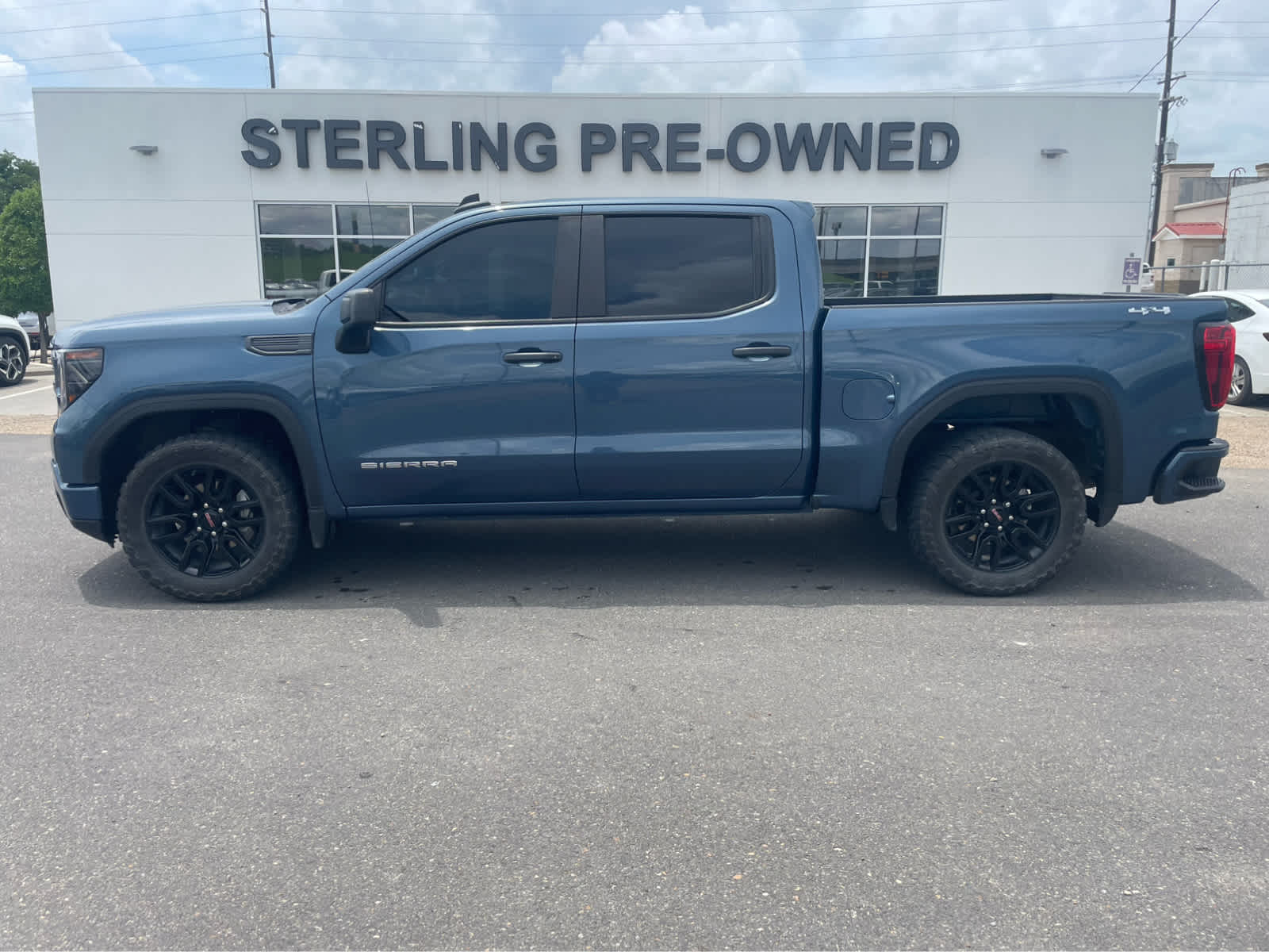 View vehicle photo 2