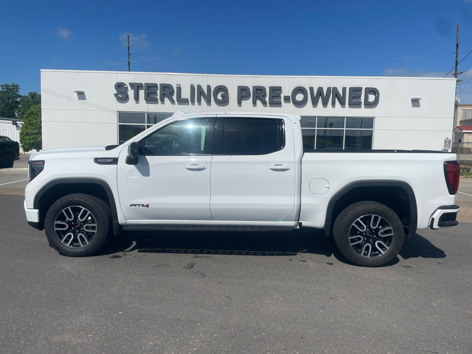 View vehicle photo 2