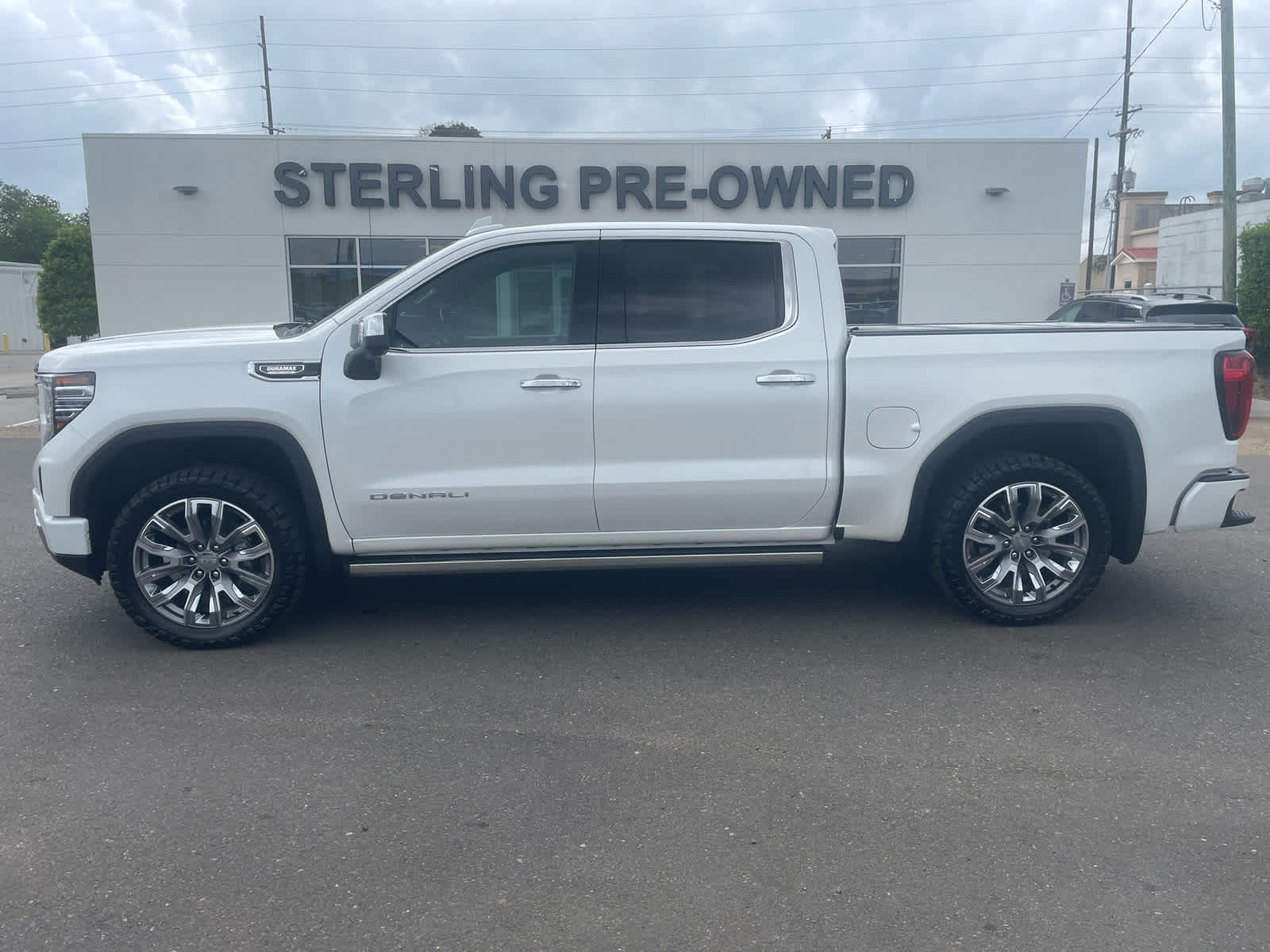 View vehicle photo 2