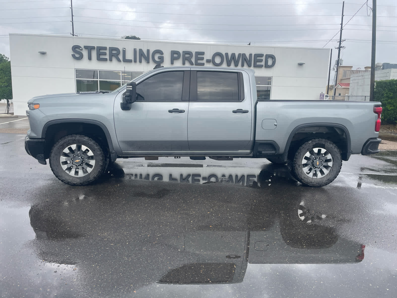 View vehicle photo 2