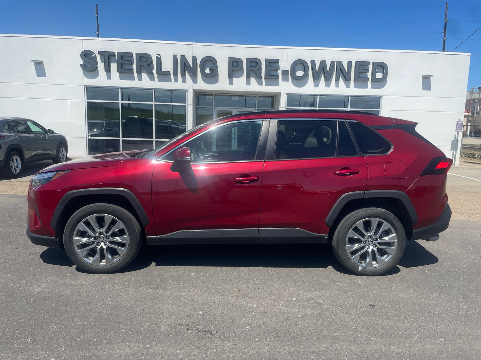 View vehicle photo 2