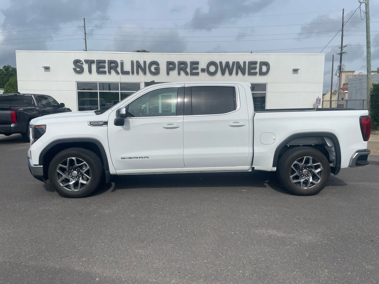 View vehicle photo 2