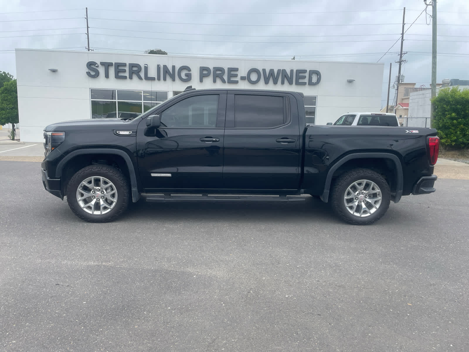 View vehicle photo 2