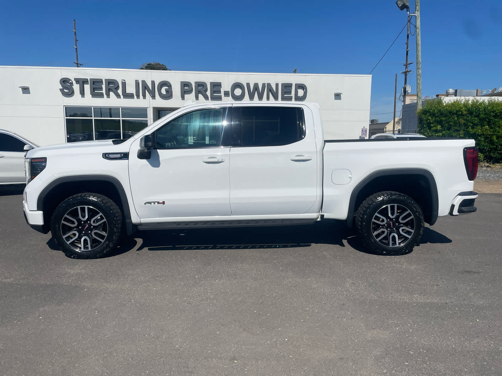 View vehicle photo 2