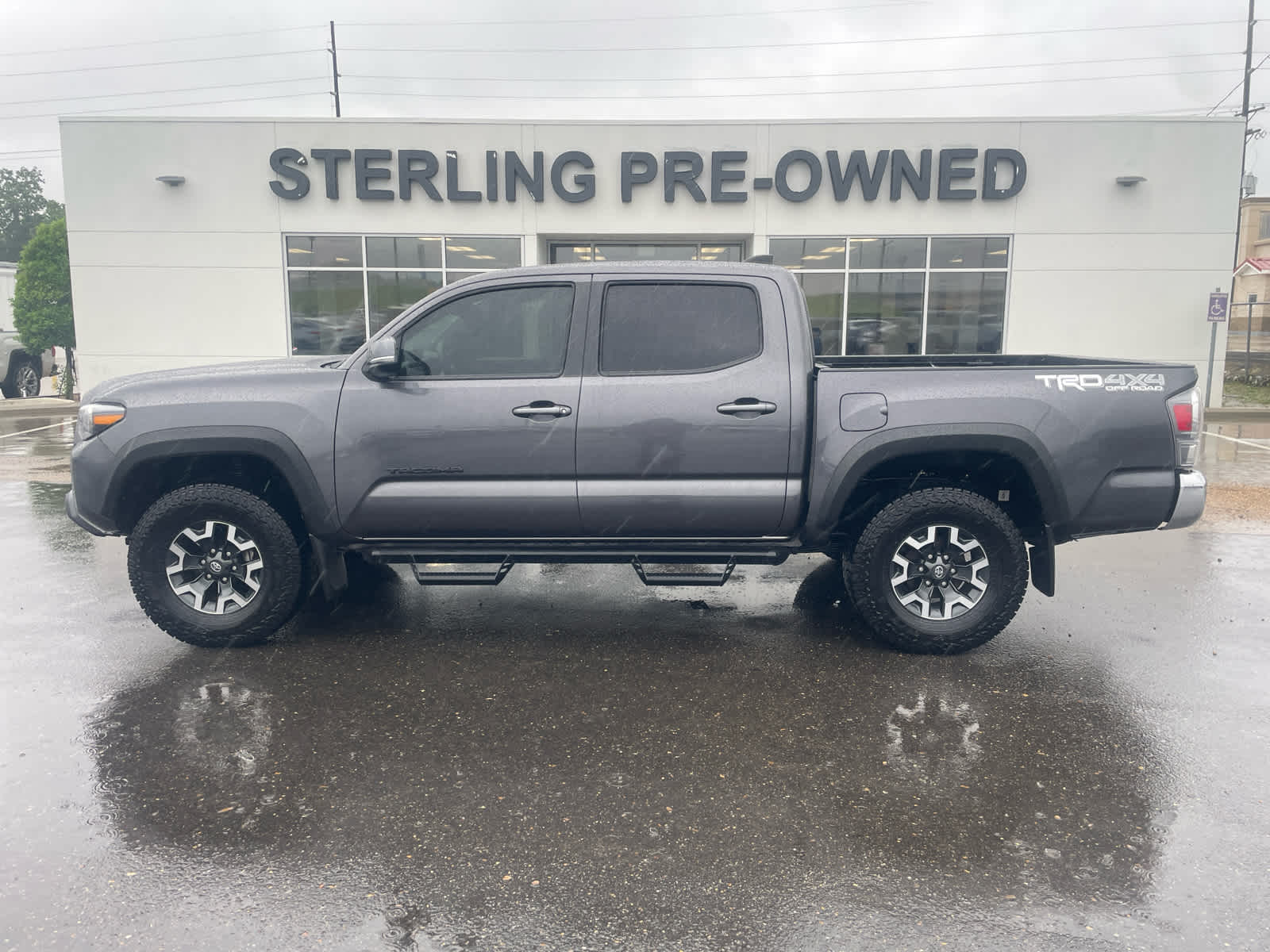 View vehicle photo 3