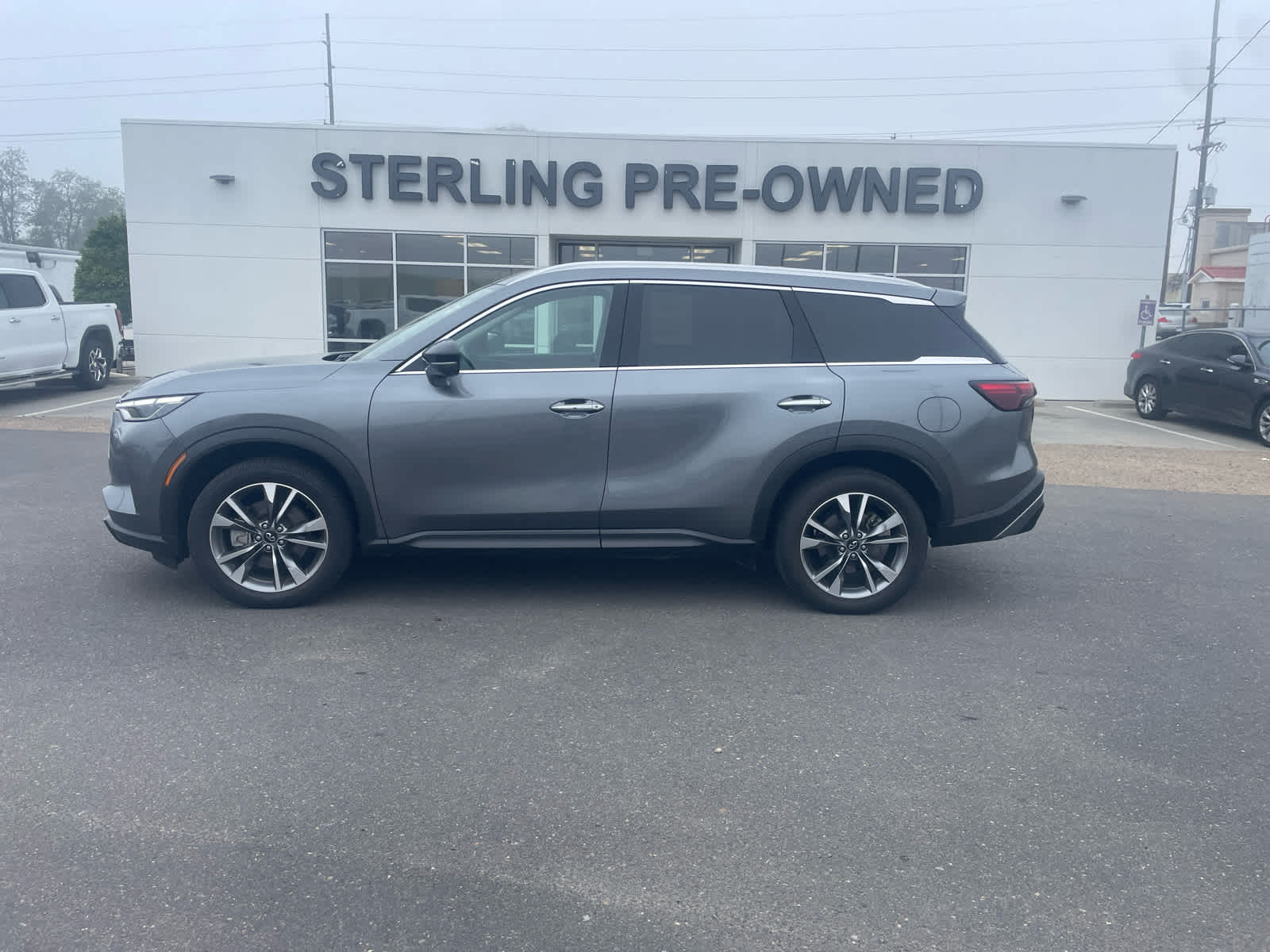 View vehicle photo 2