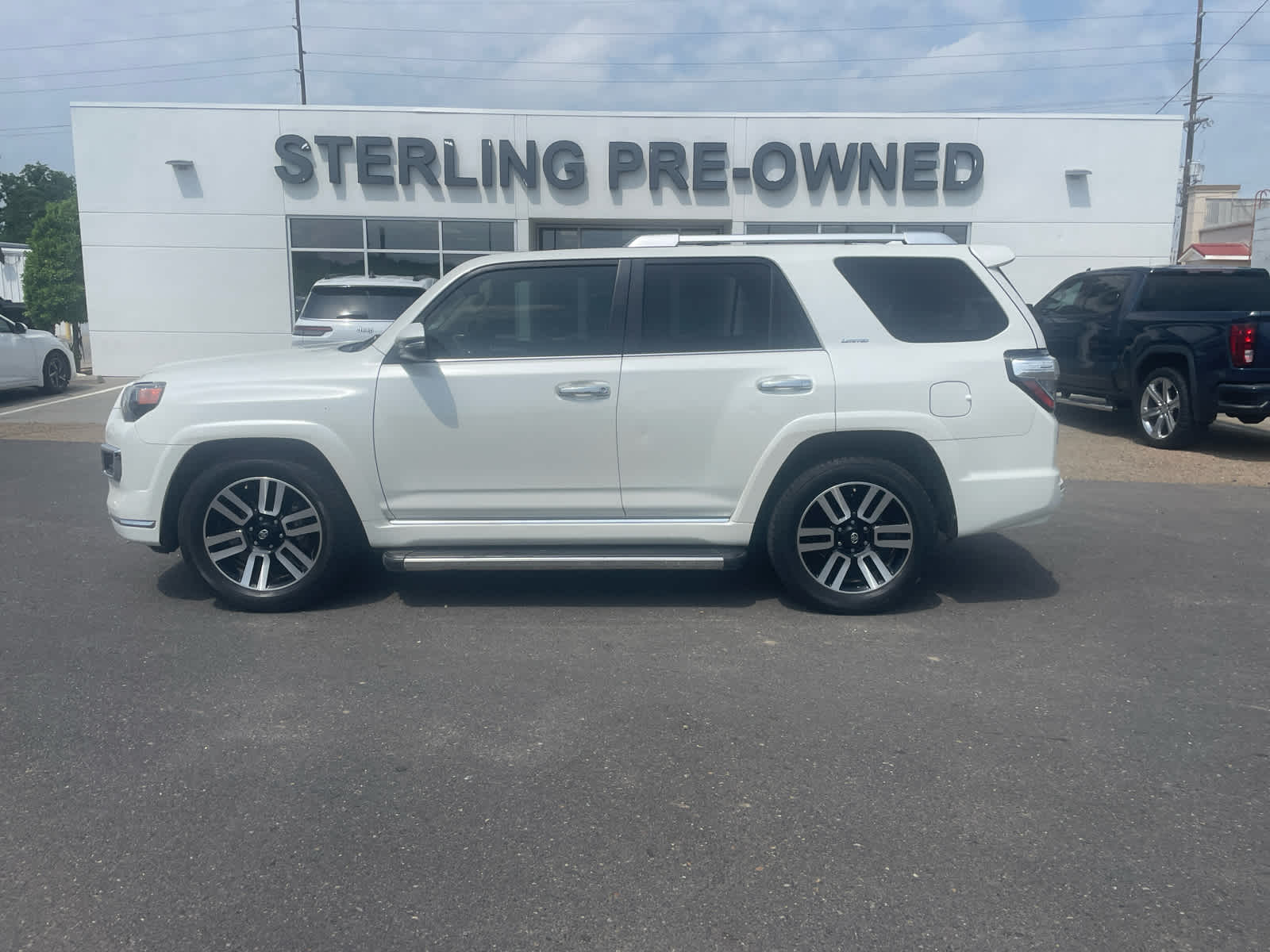 View vehicle photo 2