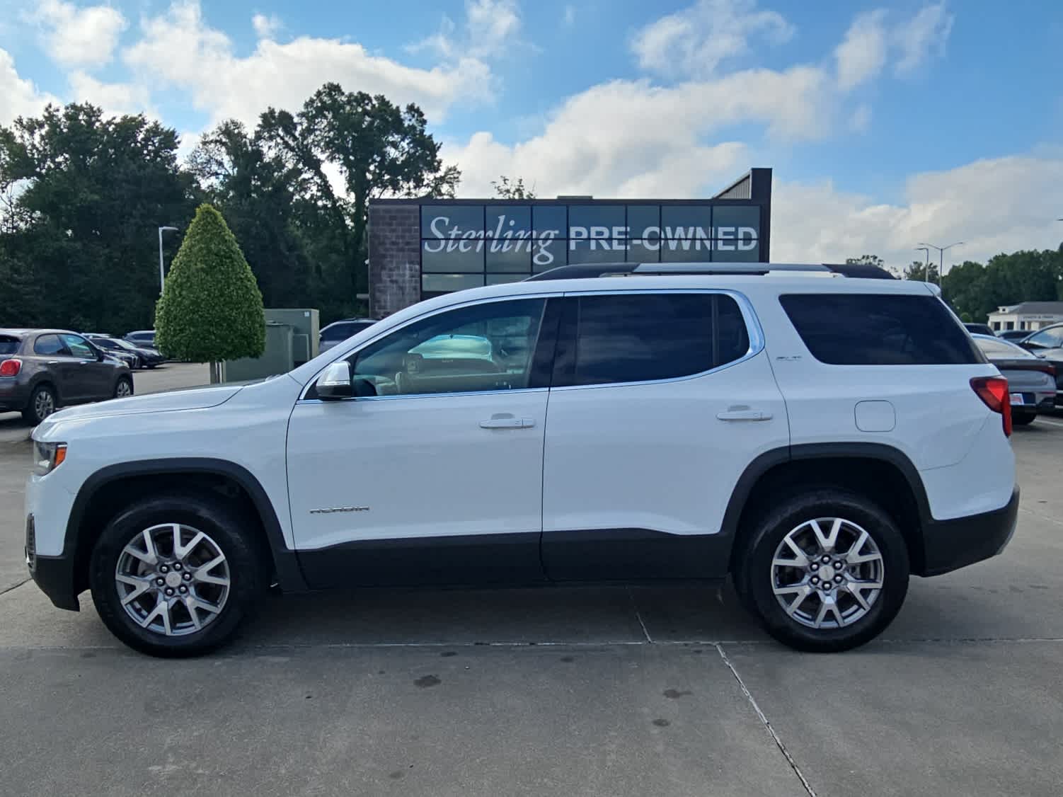 View vehicle photo 2