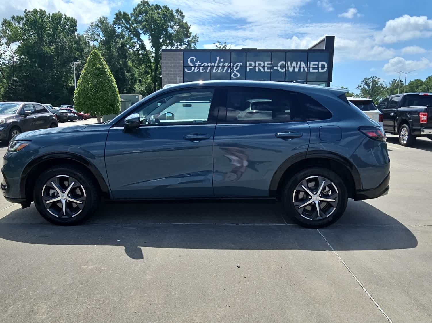 View vehicle photo 2